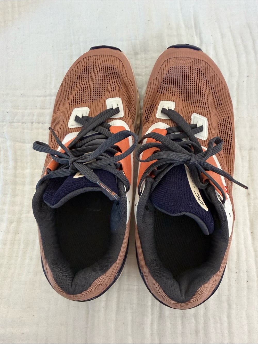 On Running Cloudstratus Size 8 - Picture 3 of 9